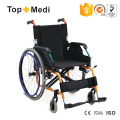 Fauteuil roulant manuel pliable en aluminium Topmedi pour personnes handicapées